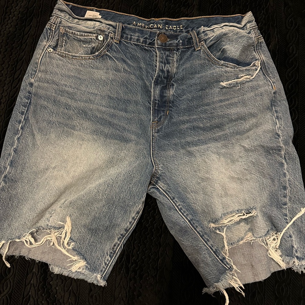 American Eagle 90s boyfriend short